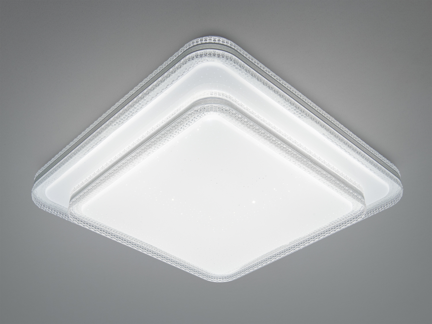 Світлодіодний стельовий світильник квадратної форми з прозорими краями, підходить для сучасного інтер′єру, забезпечує рівномірне освітлення.