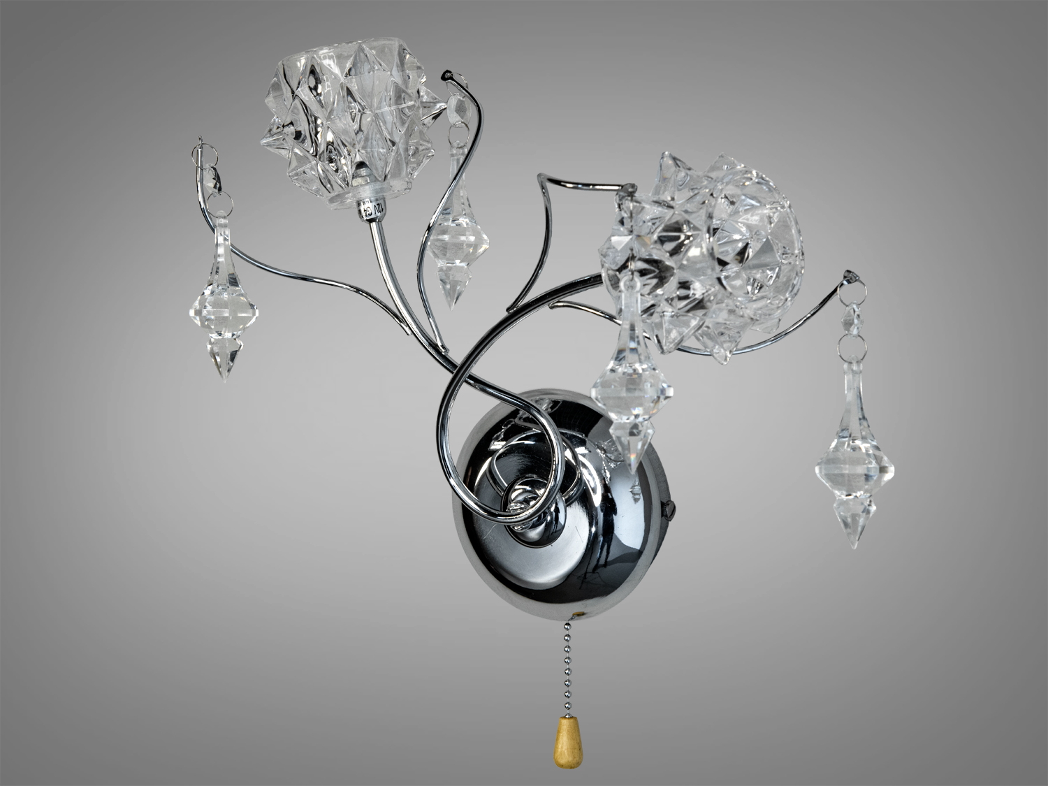 Елегантний світильник з двома кришталевими плафонами, підвішений на хромованих дугах. Підходить для класичних інтер′єрів.