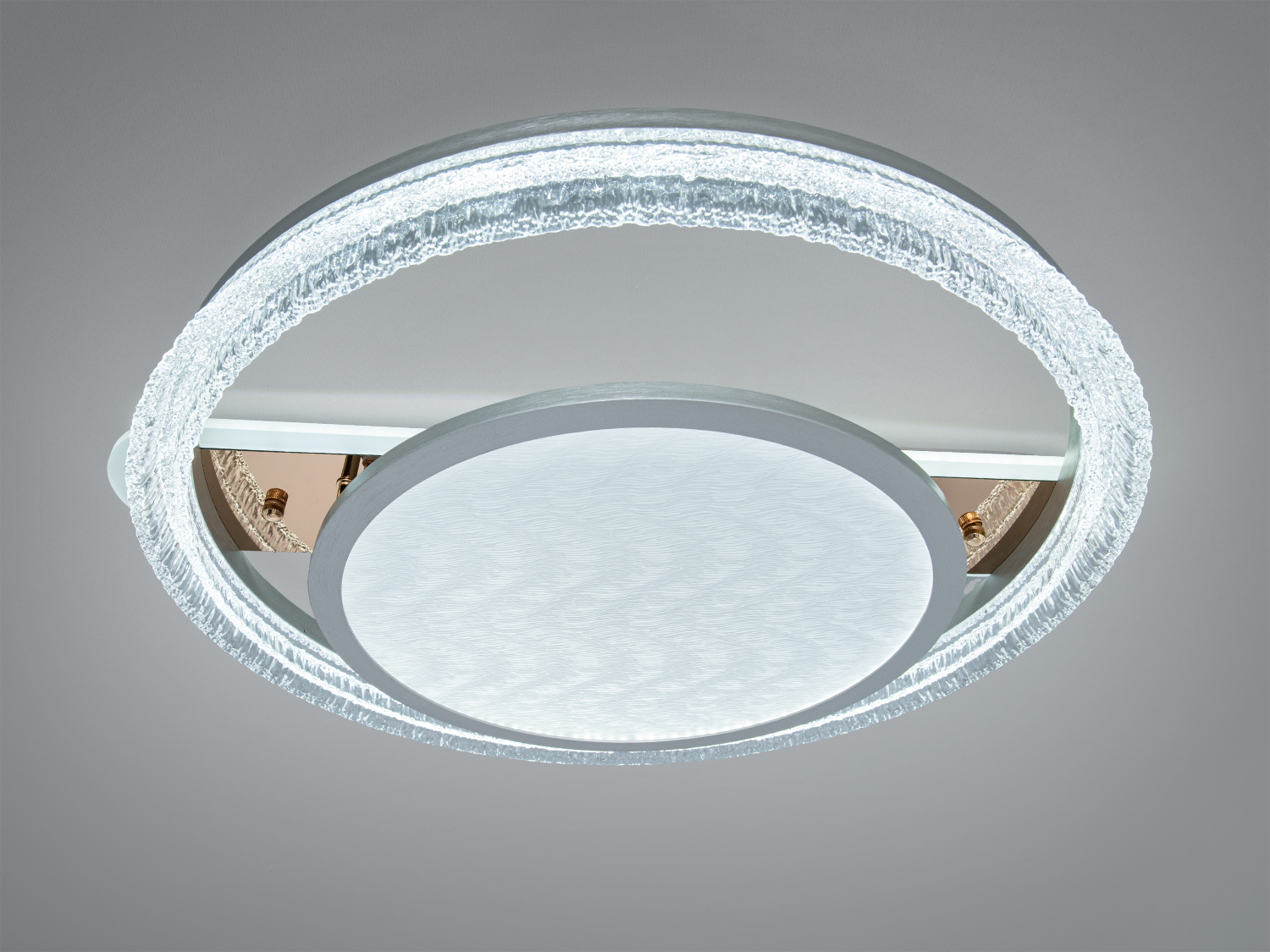 Стельова лампа з акриловим обрамленням, що створює ефект розсіяного світла, ідеальна для вітальні або спальні.