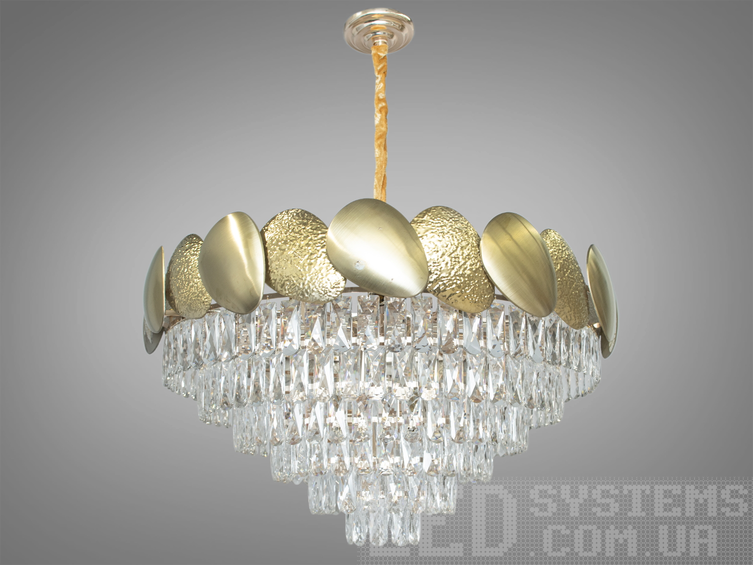 Ця сучасна кришталева люстра є справжнім втіленням розкоші та сучасного дизайну. Вона поєднує в собі тепле золоте світіння металевих елементів та прозорість кришталів, створюючи дивовижний візуальний ефект. Люстра під 14 ламп з патроном Е14 не лише забезпечує ефективне освітлення, але й діє як виразний декоративний акцент у будь-якому просторі, від зали до вітальні.
Люстра в зал є більше, ніж просто освітлювальний прилад; вона перетворює звичайний простір на сцену для життя, де кожна подія освітлюється яскравими іскрами, що відбиваються від кришталів. Люстри в зал призначені стати центральними елементами дизайну, і ця модель бездоганно виконує свою роль, вносячи в інтер'єр вишуканість та стиль.
Коли шукають люстру в кімнату, багато хто бажає знайти сучасну люстру, яка була б не лише функціональною, але й відповідала б сучасним трендам інтер'єрного дизайну. Ця люстра ідеально підходить під ці вимоги, пропонуючи дизайн, який легко вписується в сучасні домівки, доповнюючи їх свіжістю та елегантністю.
Встановлення такої люстри в вітальні гарантує, що це приміщення стане епіцентром будинку. М'яке світло, що розсіюється через кришталі, створює теплу та затишну атмосферу для сімейних зібрань, затишних вечорів або розслаблюючого відпочинку після робочого дня.
Для тих, хто бажає купити люстру в Запоріжжі, ця модель від ТМ &laquo;Діаша&raquo; доступна в магазинах та онлайн, де ви можете замовити її з комфортом із власного дому. Місцеві ритейлери пропонують широкий асортимент люстр, але ця кришталева красуня виділяється серед інших своєю неповторною красою та якістю.
Навіть якщо ви шукаєте, де люстру купити недорого, ця модель від ТМ &laquo;Діаша&raquo; вражає своєю доступністю. Вона демонструє, що ви не маєте жертвувати якістю чи стилем заради бюджету. Вона пропонує ідеальне співвідношення ціни та якості, що робить її привабливою покупкою для кожного.
Загалом, ця сучасна кришталева люстра є ідеальним вибором для тих, хто шукає якість, стиль та виразність у своєму домашньому освітленні. Вона несе в собі дух сучасності, але залишається вірною класичним принципам розкоші та вишуканості, стаючи перлиною будь-якого інтер'єру.
Лампи в комплект не входять. Увага. Вага люстри понад 10 кг.