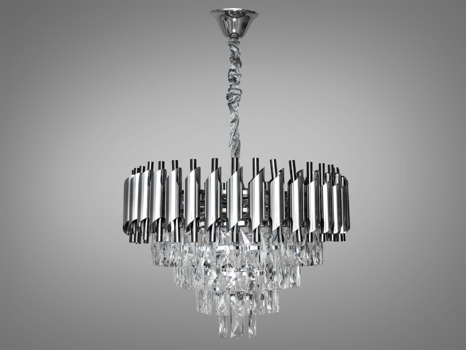 Підвісна люстра з металевими елементами, що нагадують трубки, та кришталевими підвісками. Підходить для сучасного інтер′єру.