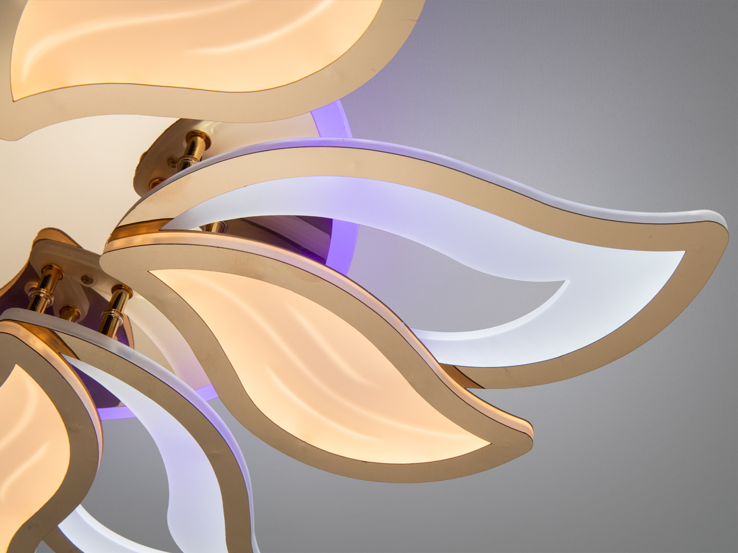 Стельова LED люстра Diasha золото 130Вт пульт