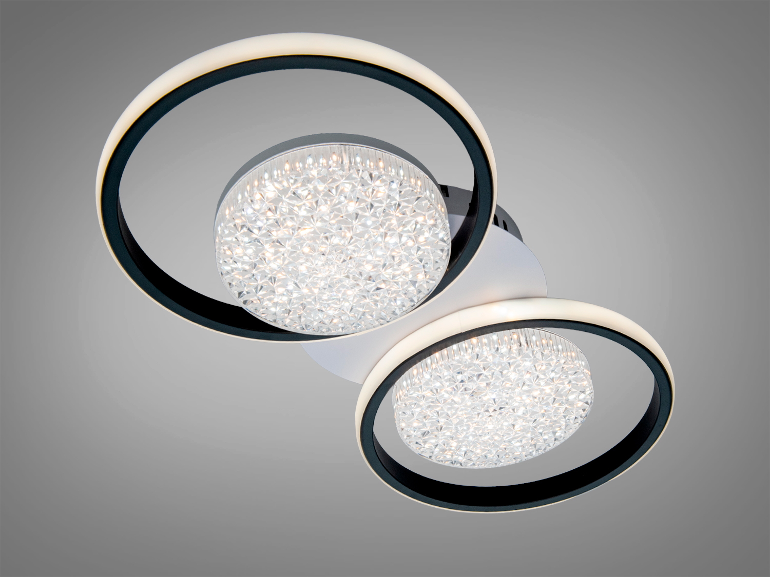 Круглий світильник з LED-лампами в чорних кільцях. Стильний дизайн підходить для сучасних інтер′єрів.