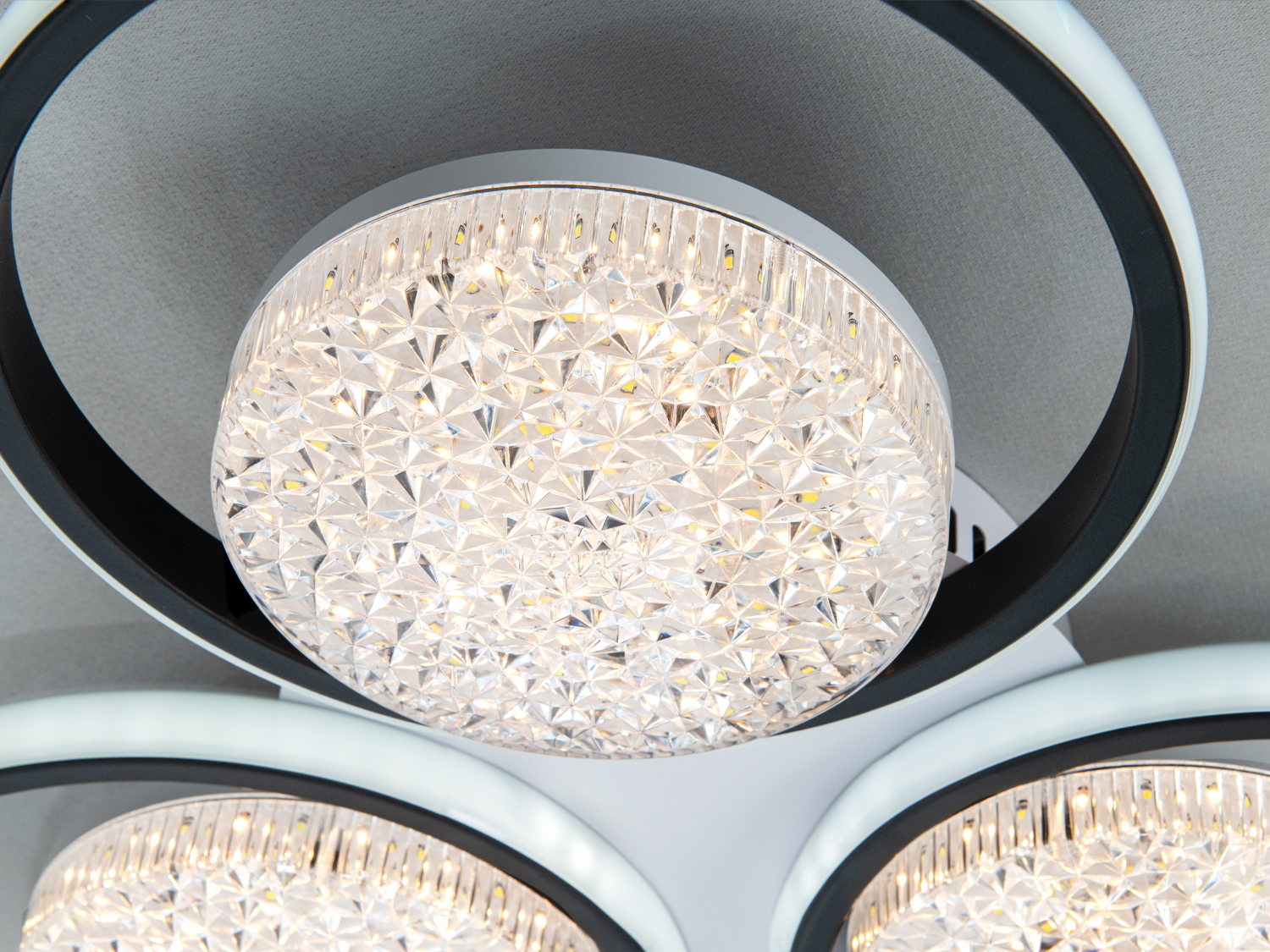 Люстра стельова Diasha кільця чорна 81Вт пульт