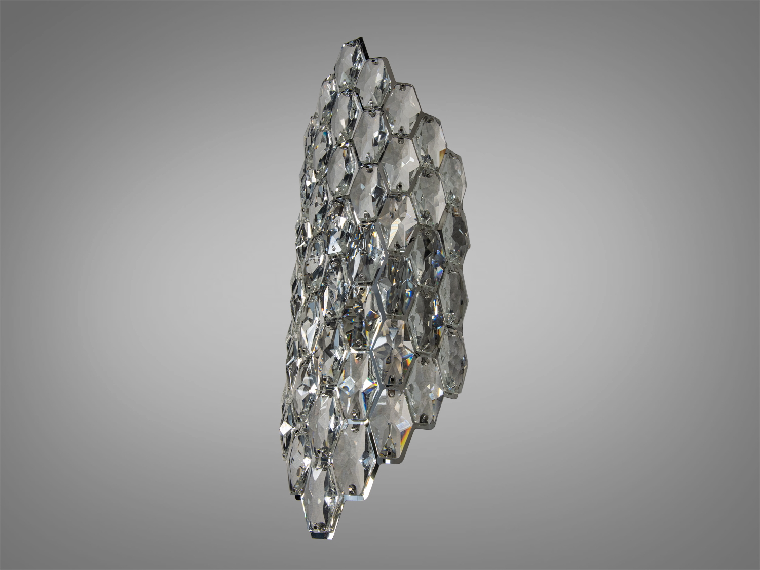 Настінний світильник з кришталевими елементами, що створюють ефектний світловий малюнок. Ідеально підходить для сучасного інтер′єру.