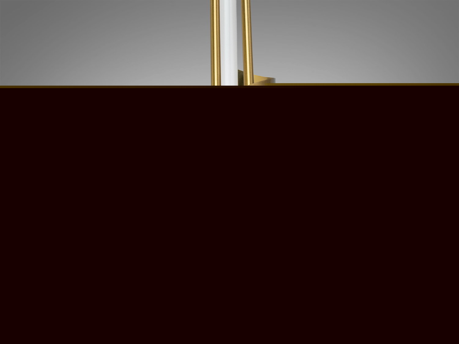 Настінний світильник з латуні з акцентом на вертикальність, підходить для сучасних інтер′єрів. Має плавний вигин, що додає стилю.