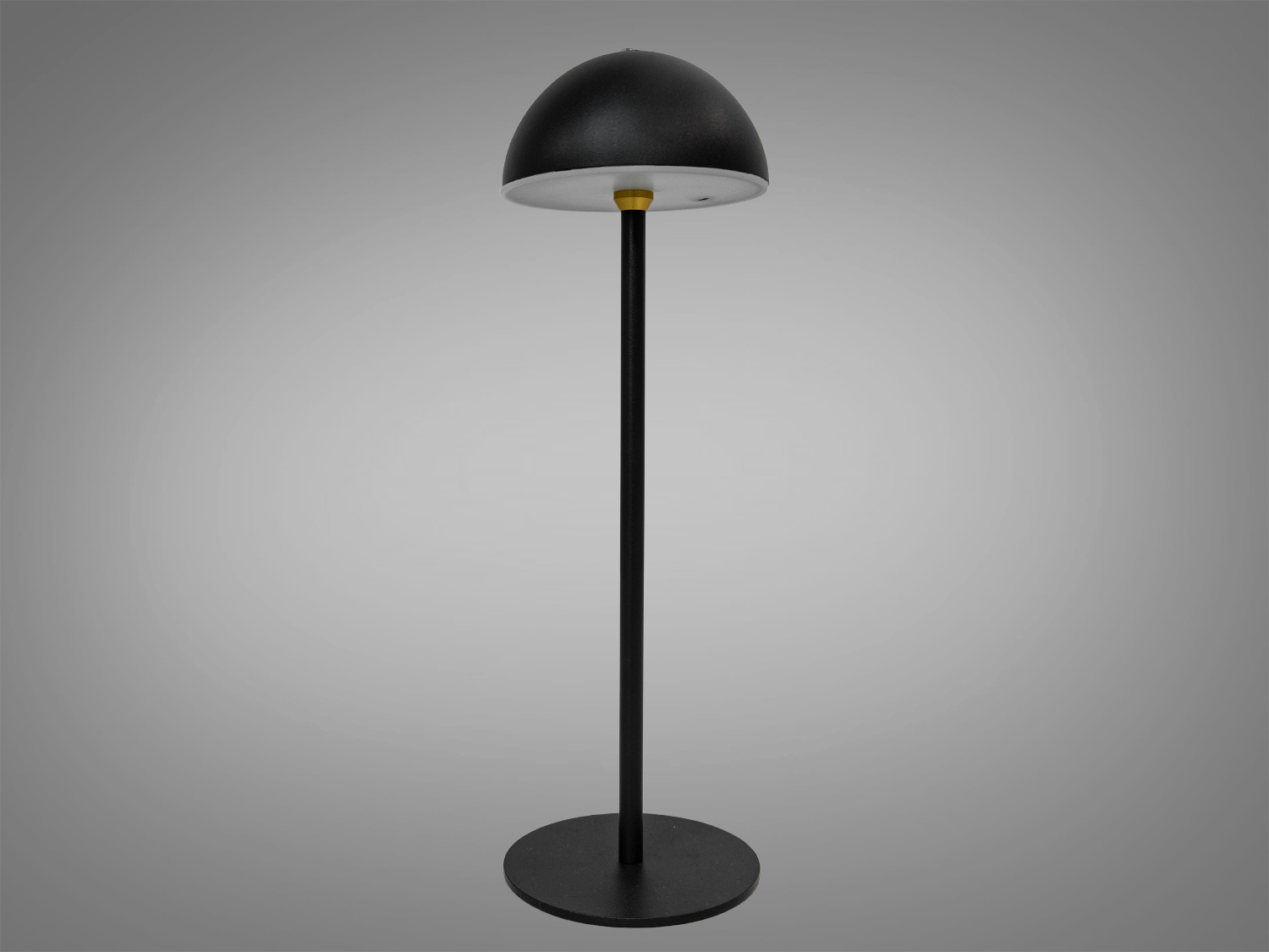 Чорний торшер з куполоподібним абажуром у вимкненому стані. Мінімалістичний дизайн, підходить для будь-якого інтер′єру.