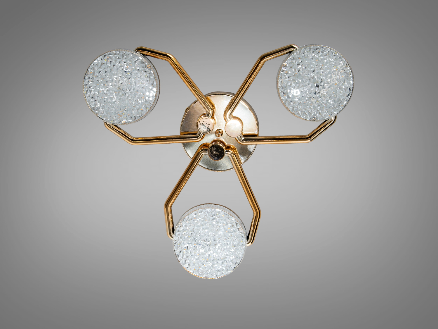 Стельова лампа з чотирма шестикутниками, випромінює тепле світло, ідеальна для вітальні.