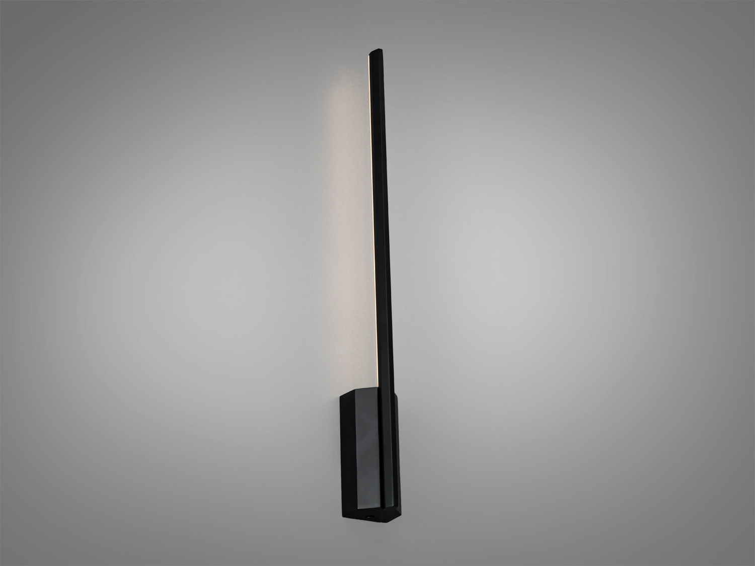 Лінійне LED бра Line, чорний, 4 Вт, 4100K. Металевий корпус, керування настінним вимикачем. Акуратне акцентне світло для коридорів, спалень і сучасних інтер’єрів.