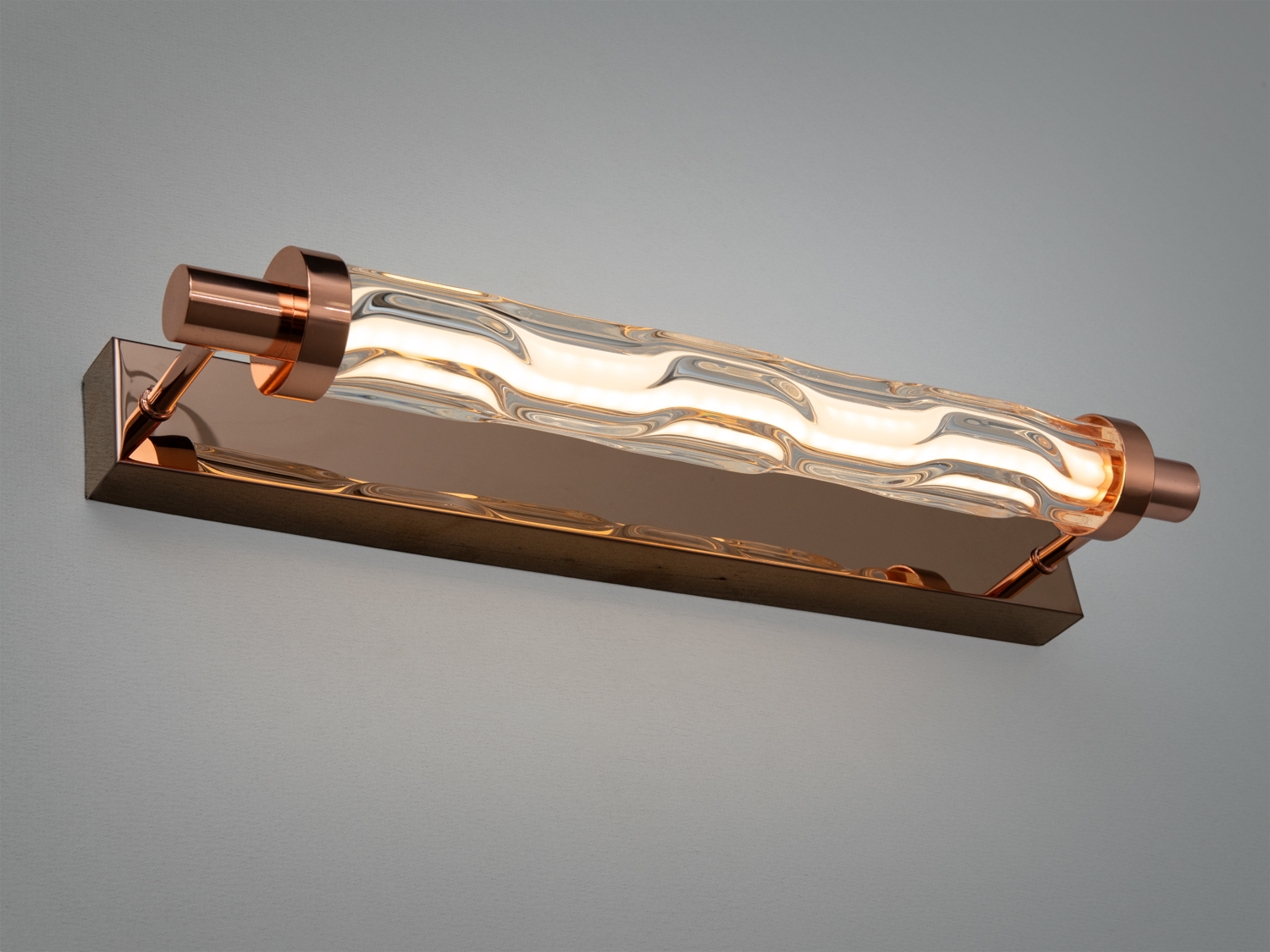 Настінне LED бра 10 Вт з хвилястим склом і золотою основою. Підкреслює стіну та зони біля дзеркала; керування — звичайний настінний вимикач.