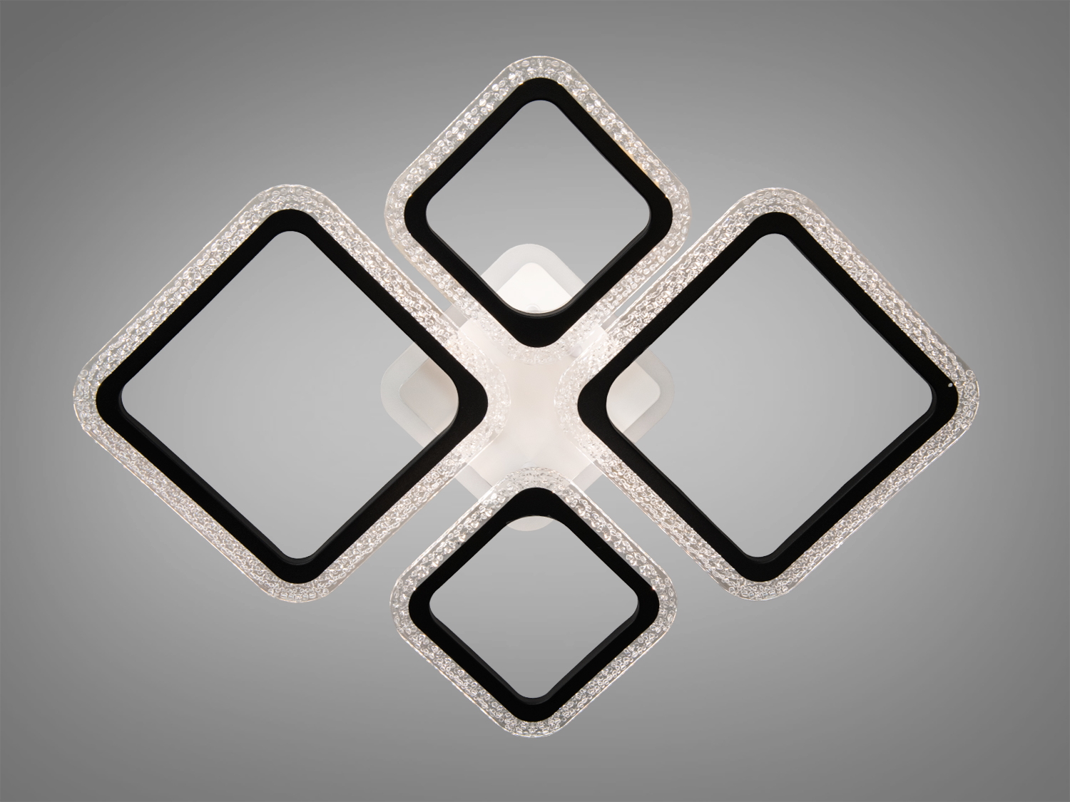 Світильник з чотирма квадратами, чорні контури, прозорі краї. Підходить для сучасного інтер′єру, рівномірне освітлення.