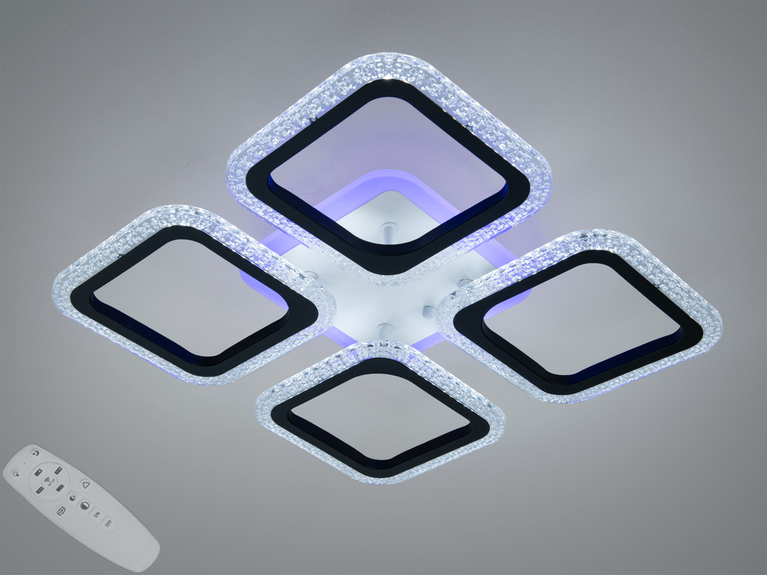 Стельова LED люстра 55W у чорному кольорі з пультом, димером і триколірною підсвіткою основи. 4 квадратні модулі, освітлення до ≈10 м², сучасний дизайн.