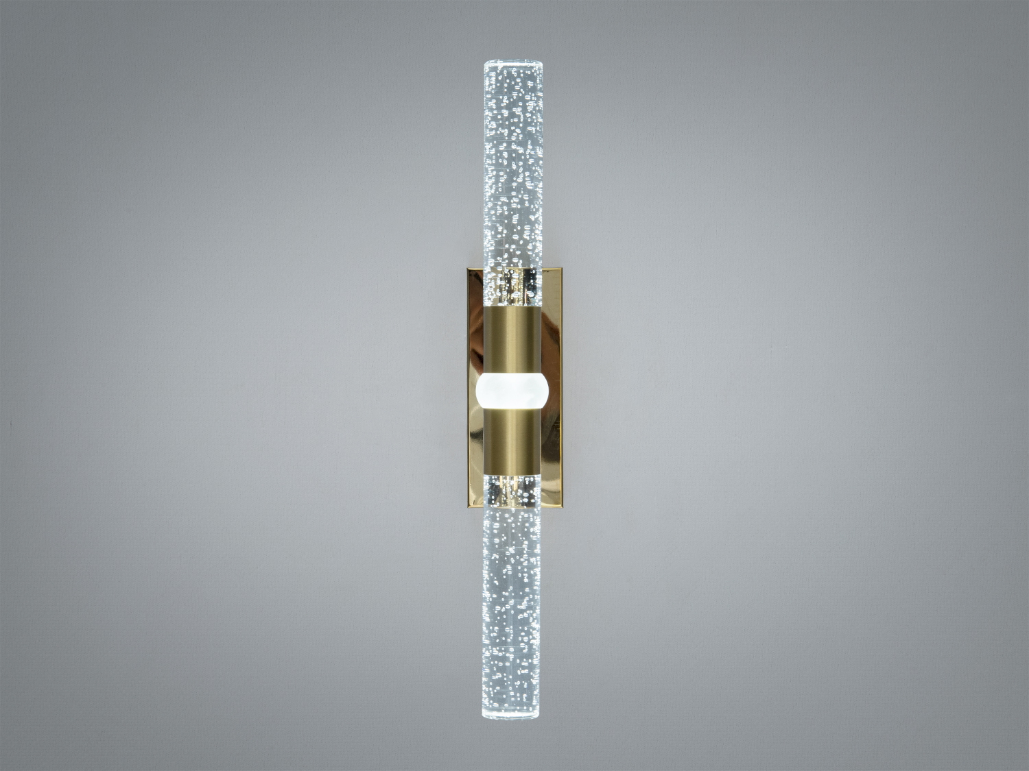 Вертикальний настінний світильник з подвійним акриловим циліндром, наповненим бульбашками. Підходить для інтер′єру з сучасним дизайном.