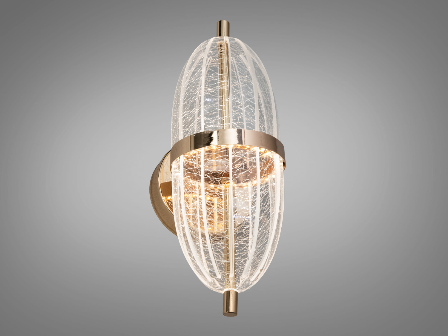 Прозорий настінний світильник з овальною формою, металеве кріплення, підходить для спальні.