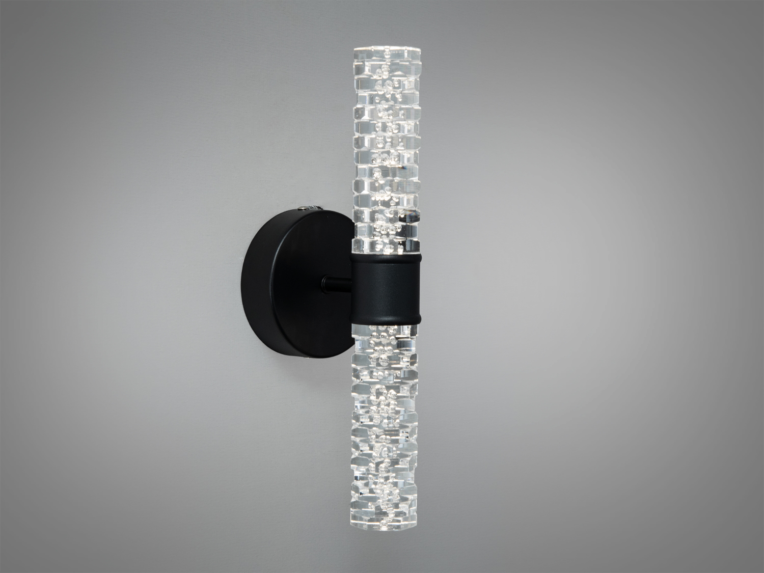 Світлодіодний настінний світильник з циліндричним скляним плафоном, чорним круглим кріпленням, ідеальний для освітлення коридорів.