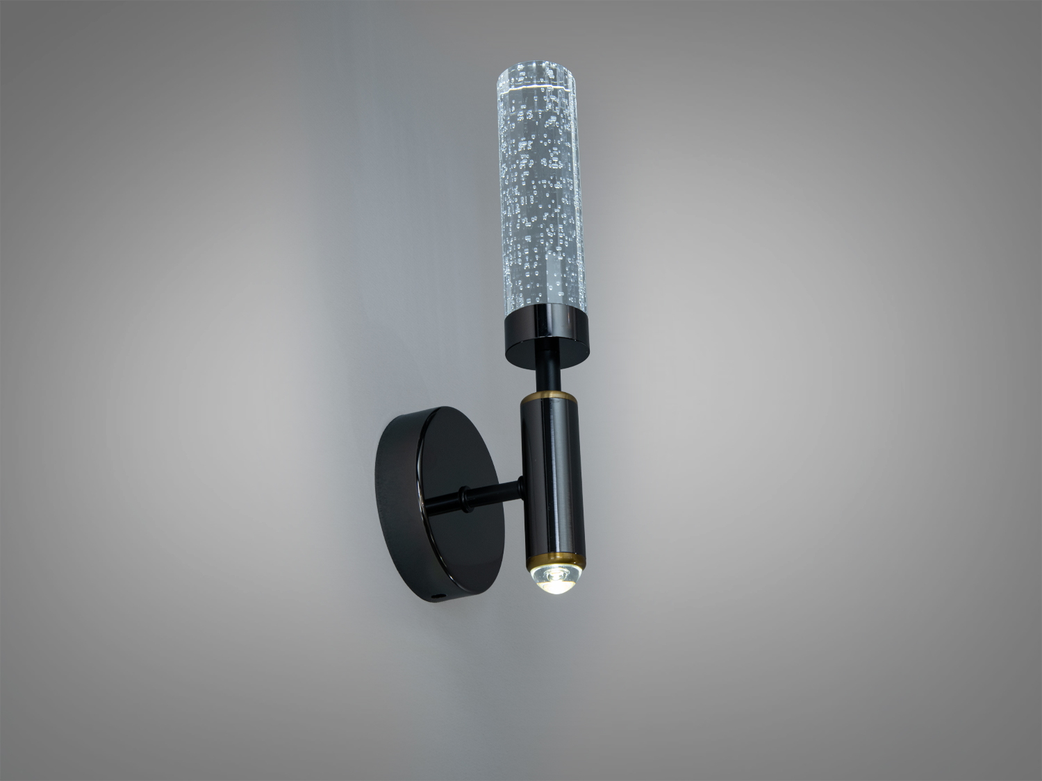 Циліндричний світильник з прозорим акриловим плафоном, що імітує зоряне небо. Кріплення чорного кольору, підходить для сучасних інтер′єрів.