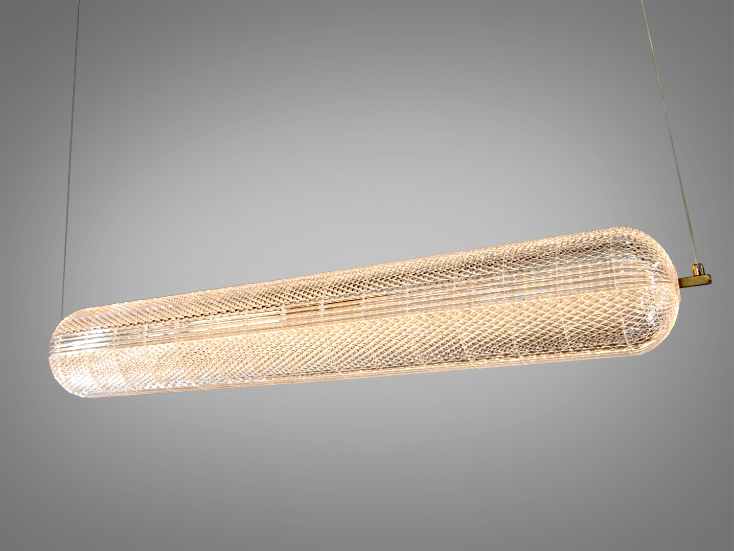 Підвісний світильник з текстурованим скляним плафоном, що додає інтер′єру елегантності. Підходить для вітальні або їдальні.