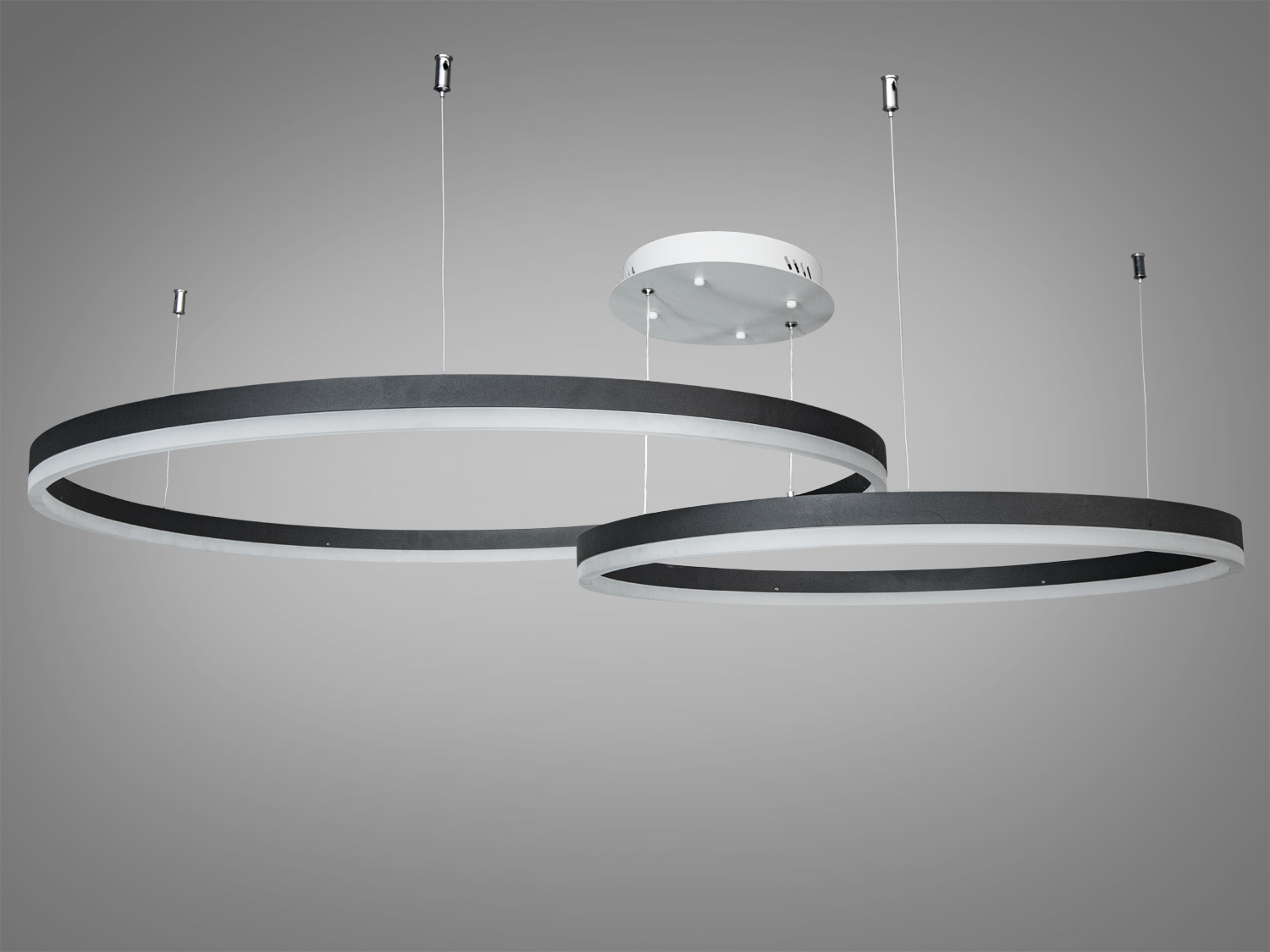 Два LED кільця люстри гармонійно переплітаються, формуючи витончену геометрію, яка стає центральним елементом інтерєру.