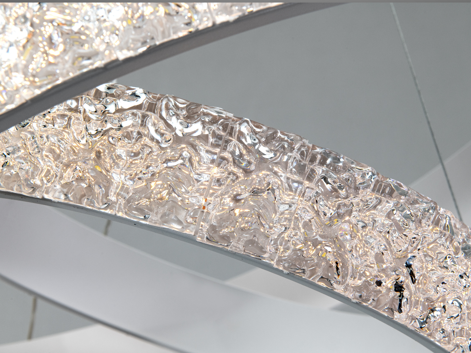 Світлодіодна люстра-підвіс Diasha біла 105W пульт