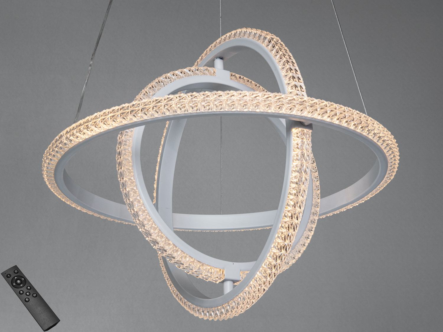 Кришталева підвісна люстра Diasha 46 Вт з 3 кільцями та пультом, білий колір. Рекомендована для кімнат до 8 м².