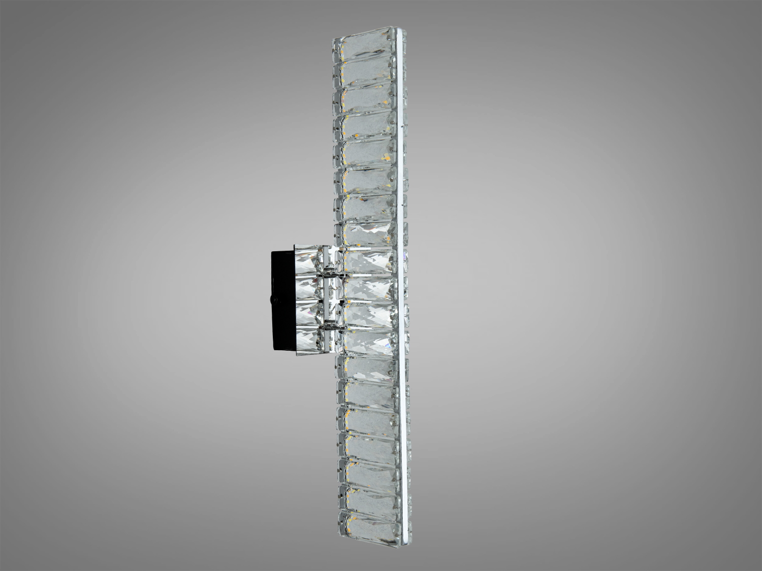 Настінний світильник з прямокутною формою та дзеркальною основою. Підходить для освітлення коридорів.