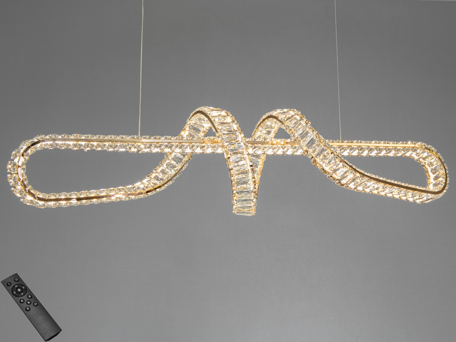Підвісна люстра з кристалами, вигнута форма, дистанційне керування. Призначена для сучасних інтер′єрів, підходить для вітальні.