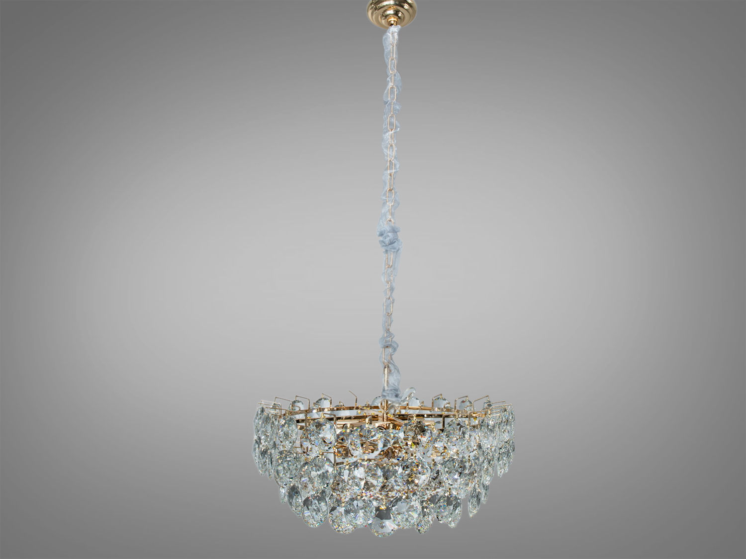 Підвісна кришталева люстра Diasha у золоті з 8 патронами E14. Орієнтовна площа освітлення 15–16 м², регульований підвіс, метал і кришталь, керування настінним вимикачем.