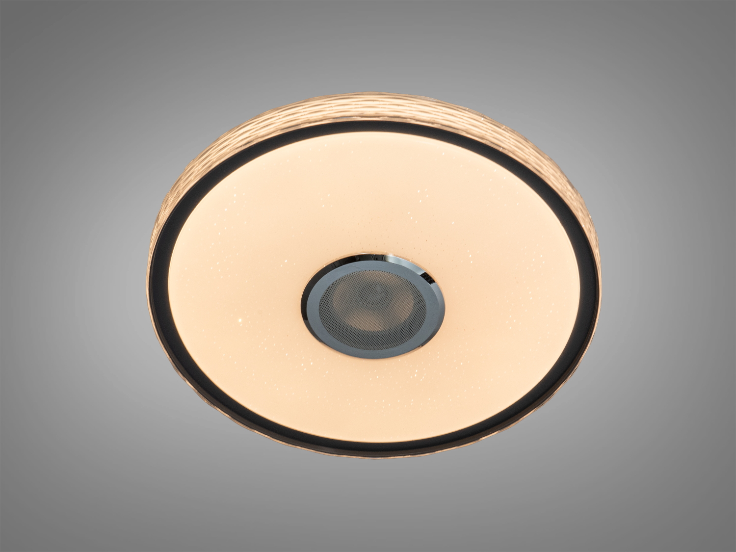 Світильник з теплим світлом, кругла форма. Прозорий обідок з хвилястим дизайном. Підходить для затишних кімнат.