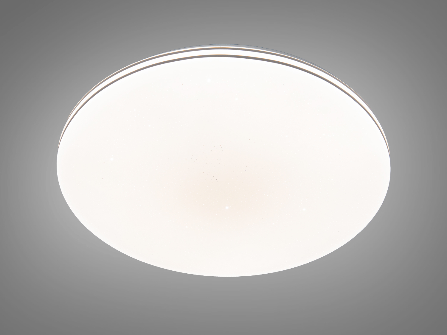 Білий стельовий світильник з рівномірним розподілом світла. Ідеально підходить для освітлення вітальні або спальні.