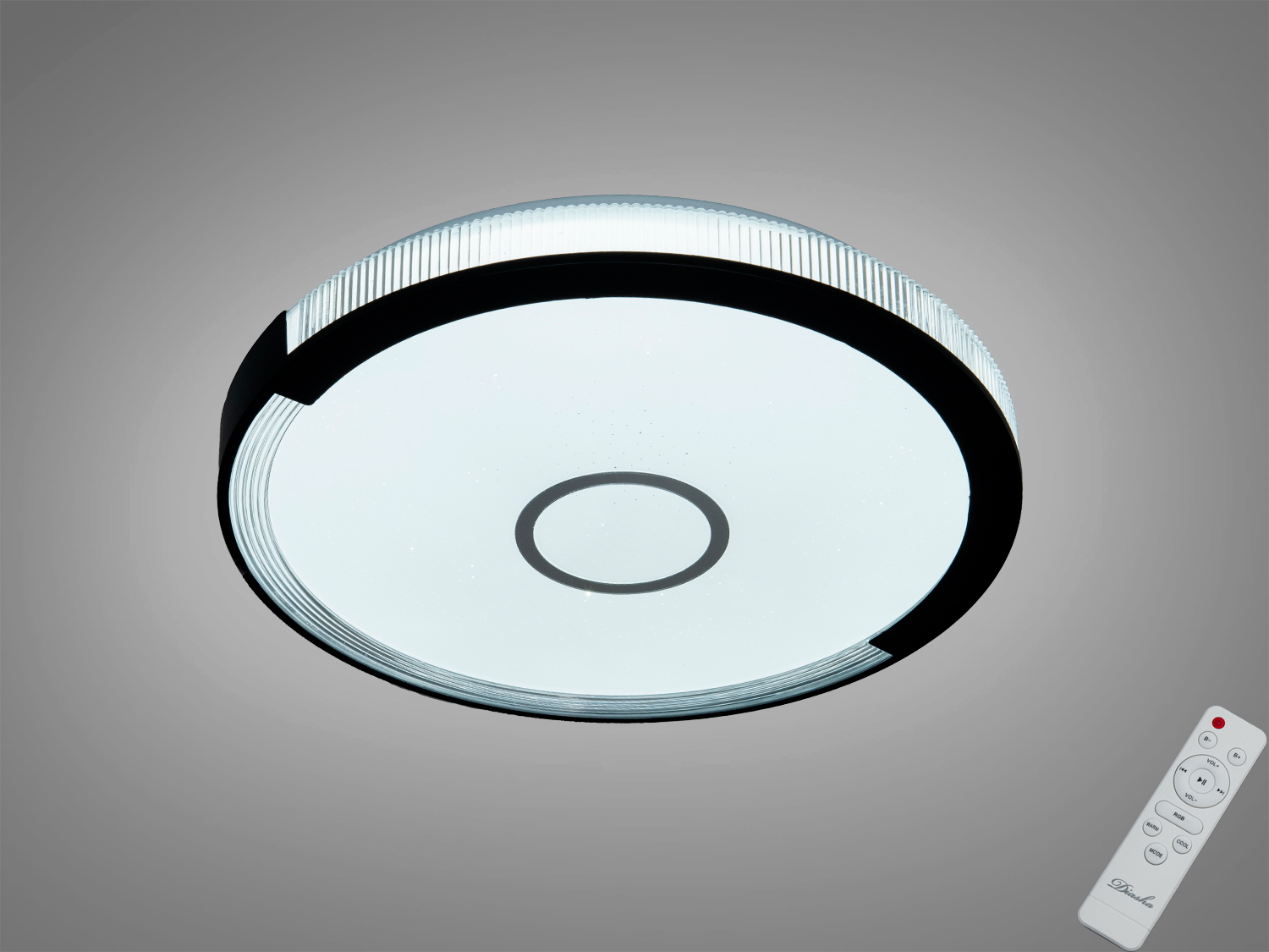 Кругла стельова лампа з білим світлом, оснащена дистанційним управлінням. Підходить для сучасного інтер′єру.