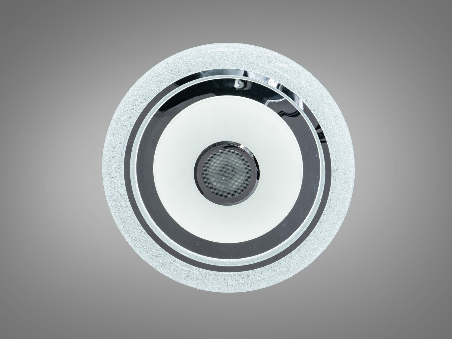 Стельова лампа з центральним динаміком, білий корпус, призначена для розподілу звуку та світла в кімнаті.