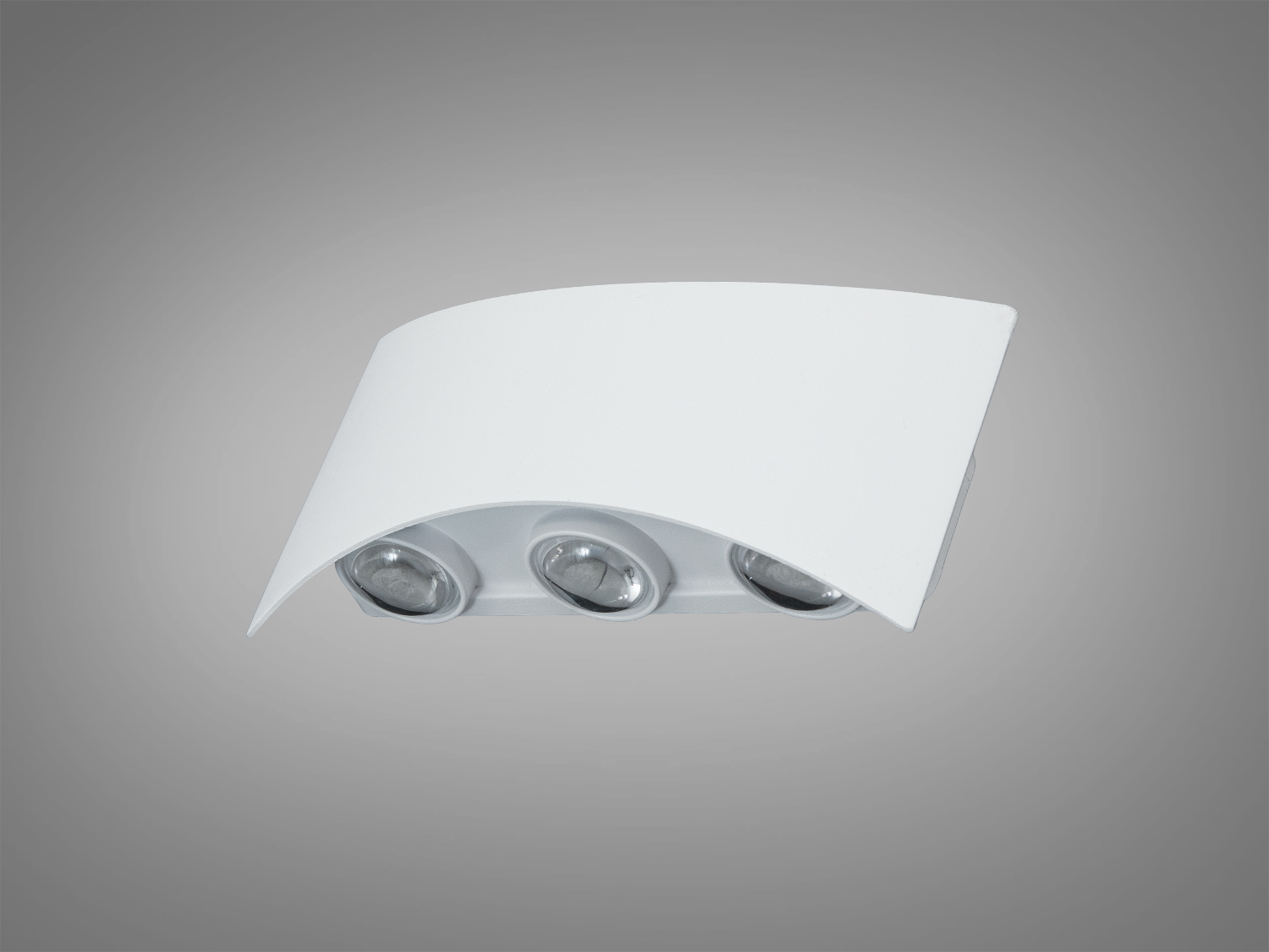 Компактний настінний світильник з гладкою поверхнею, оснащений трьома вбудованими лампами для рівномірного освітлення.