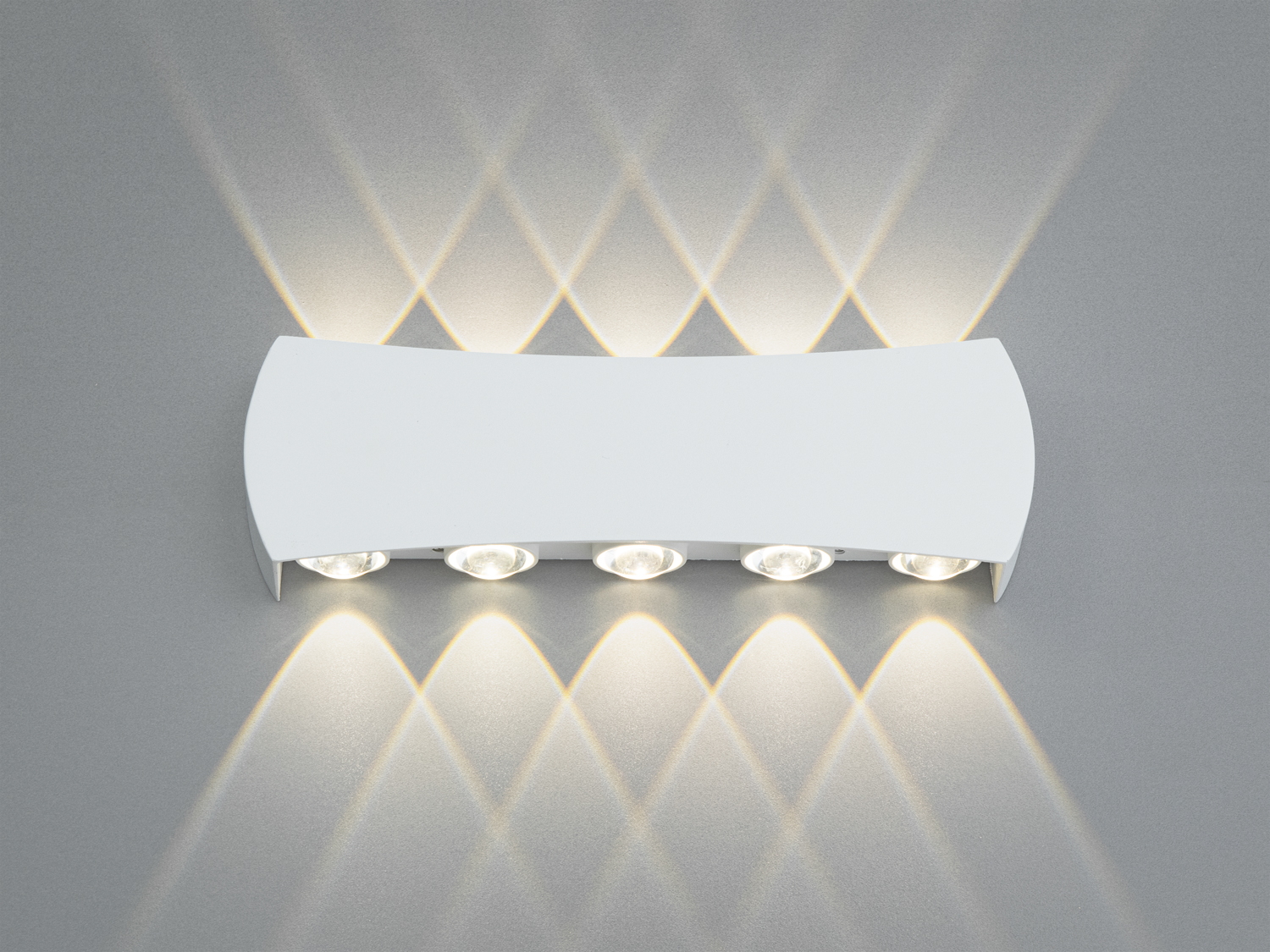 Білий LED фасадний світильник Diasha, близько 10 Вт. Настінна архітектурна підсвітка для фасаду, тераси чи інтер’єру. Доступні варіанти: білий, чорний.