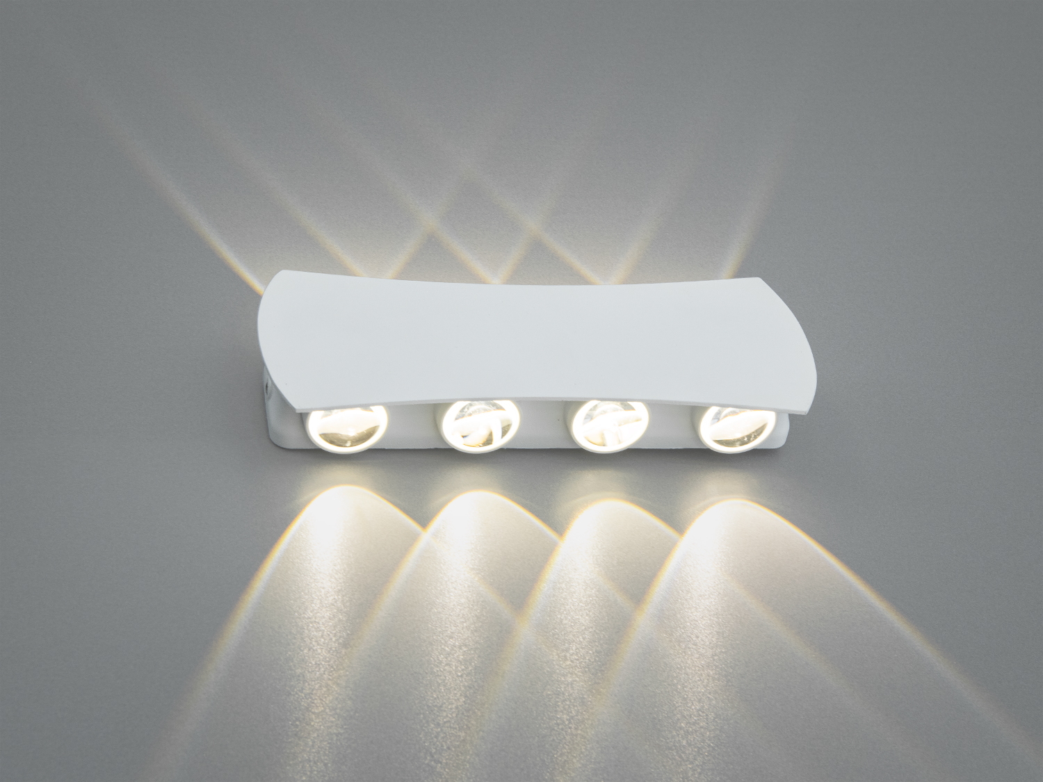 Білий фасадний LED світильник 8 Вт з ефектом 8 променів. Настінний монтаж, м’яке спрямоване світло для акцентної архітектурної підсвітки фасадів і входів.