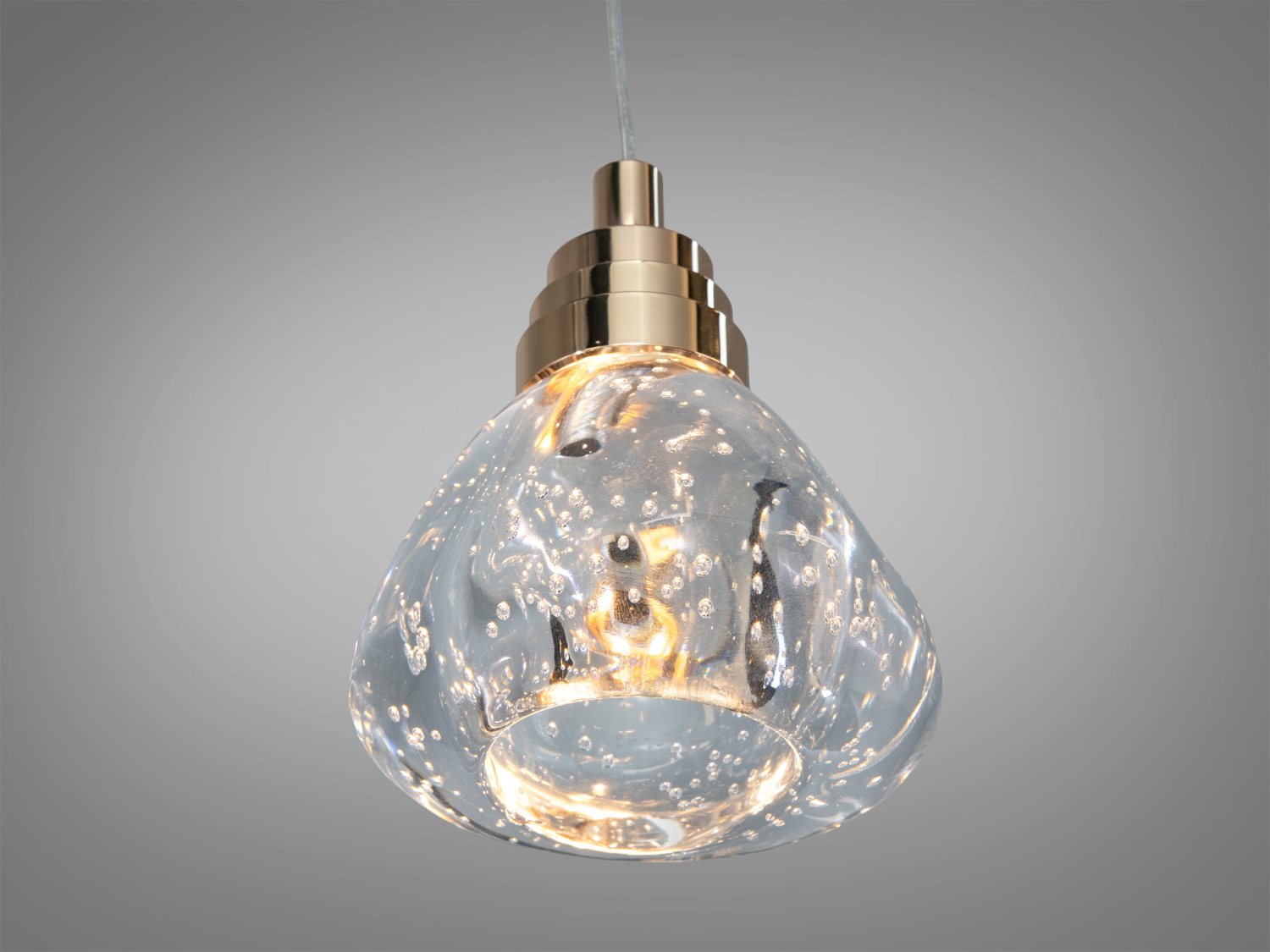 Підвісний світильник із прозорого акрилу з бульбашками, мідний патрон. Підходить для сучасного інтер′єру, створює м′яке розсіяне світло.