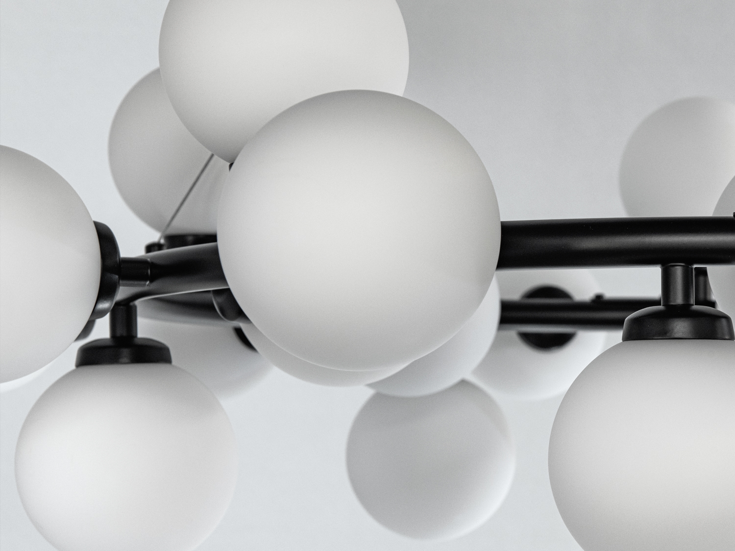 Білосніжна, досконала, підвісна люстра в стилі Loft - 