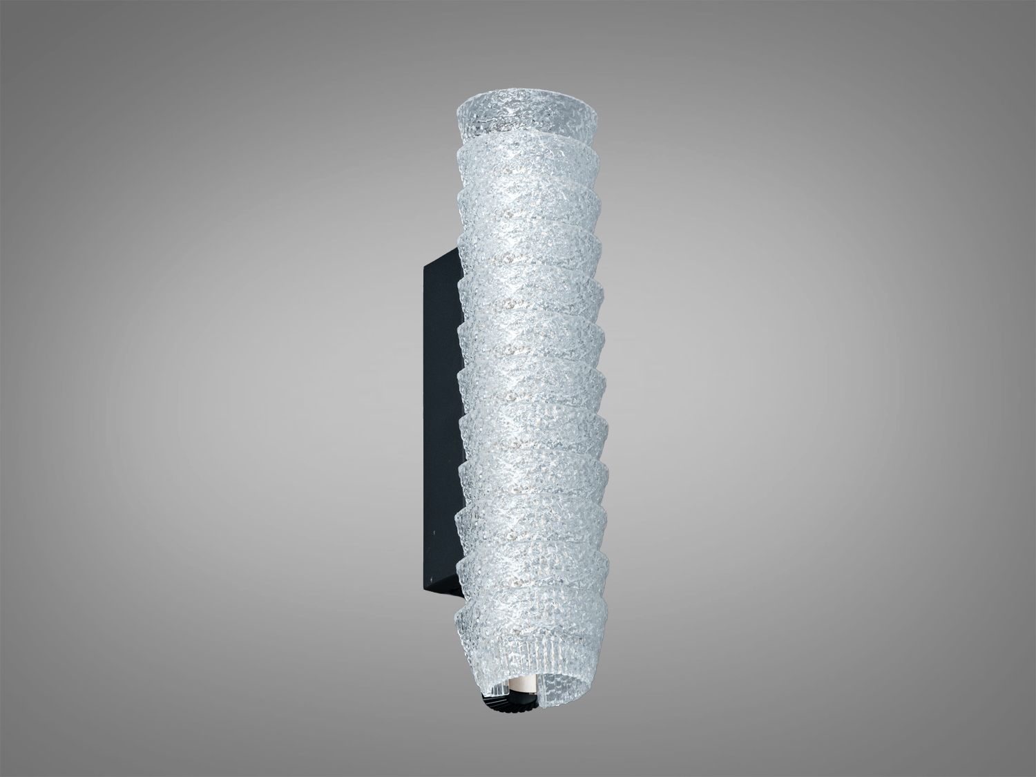 Настінний світильник з вертикальною формою, має текстуровану акрилову поверхню, ідеальний для мінімалістичних просторів.