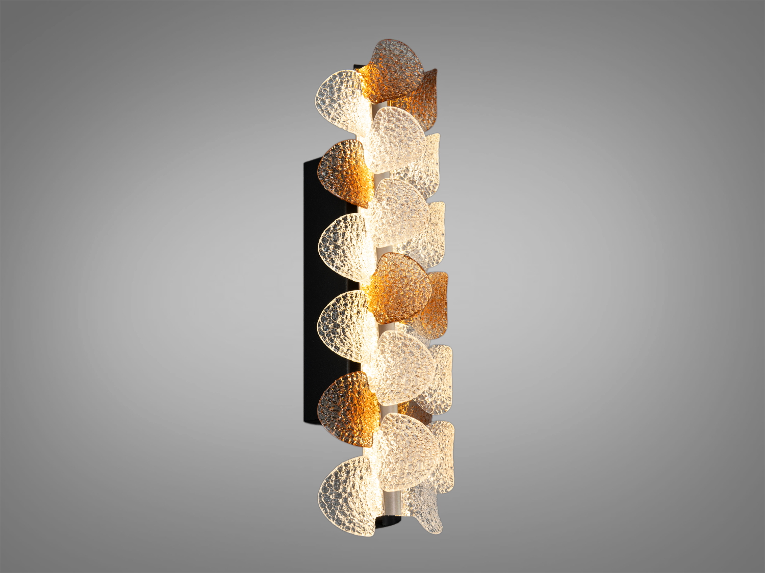 Декоративний світильник з текстурованим акрилом, що монтується на стіну, додає елегантності приміщенню.