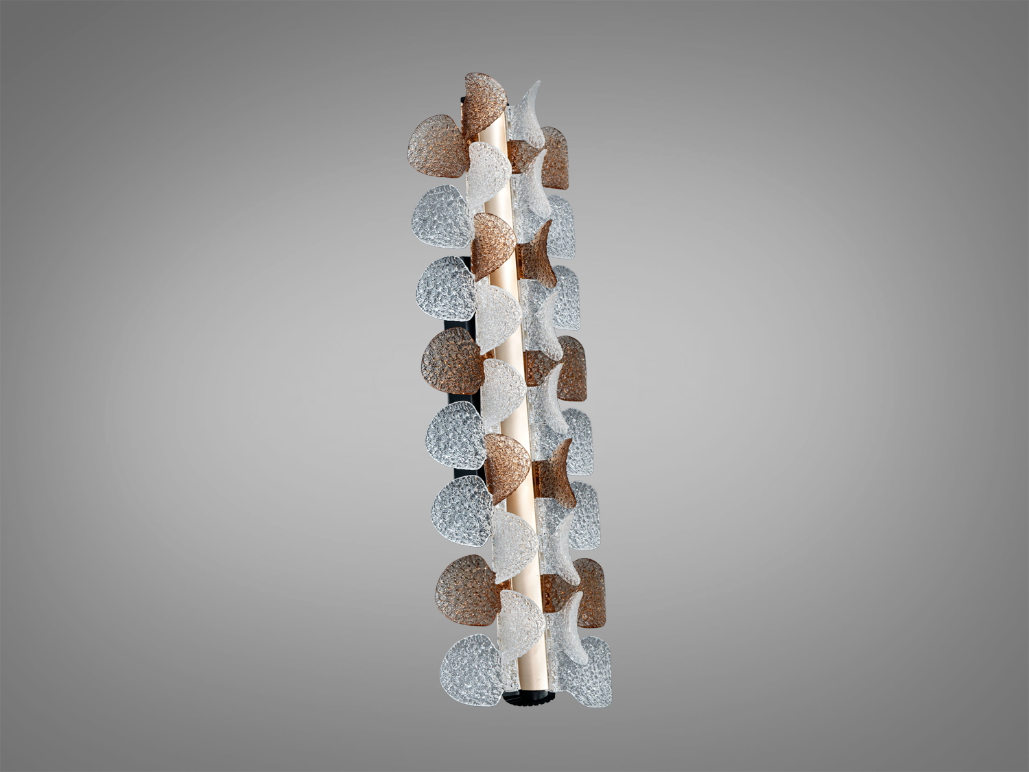 Декоративний настінний світильник закриловими елементами. Використовується для акцентного освітлення.