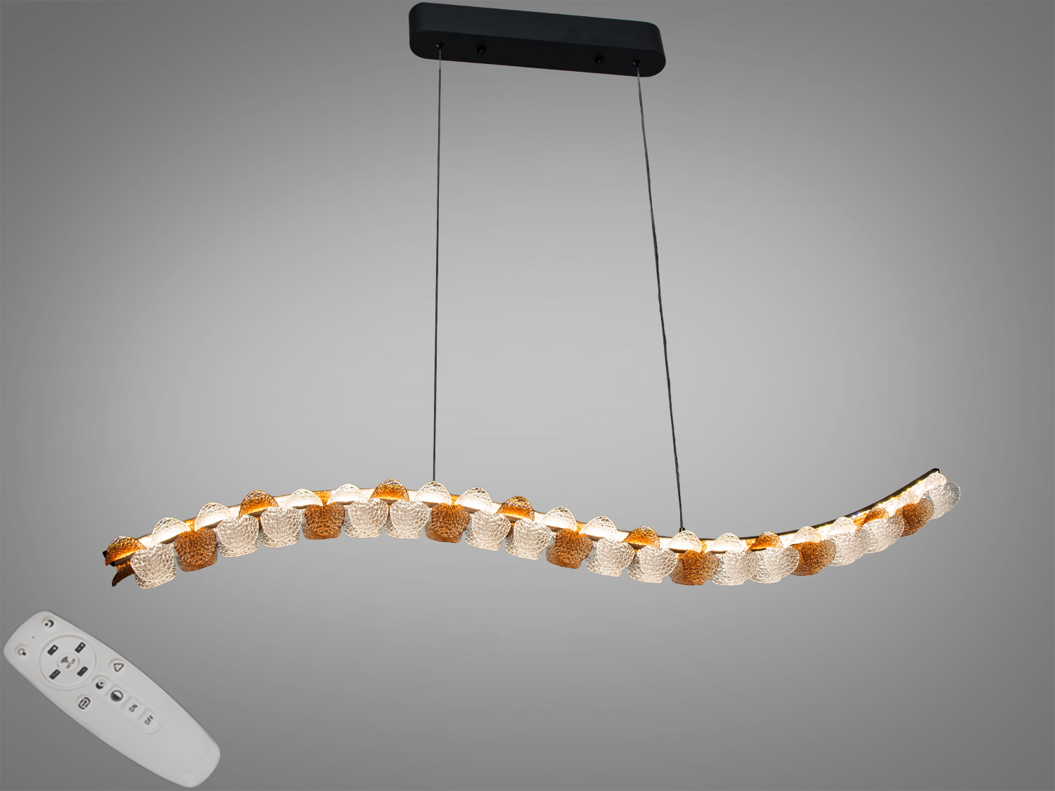 Підвісний світильник хвилястої витягнутої форми з пультом керування, прикрашений текстурованими акриловими елементами. Ідеально підходить для сучасного інтер′єру.