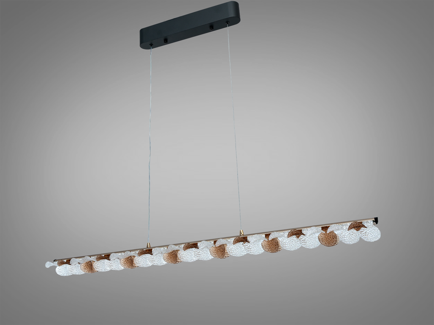 Підвісний світильник хвилястої форми, з текстурованими акриловими елементами, що створюють м′яке освітлення. Ідеальний для сучасного інтер′єру.