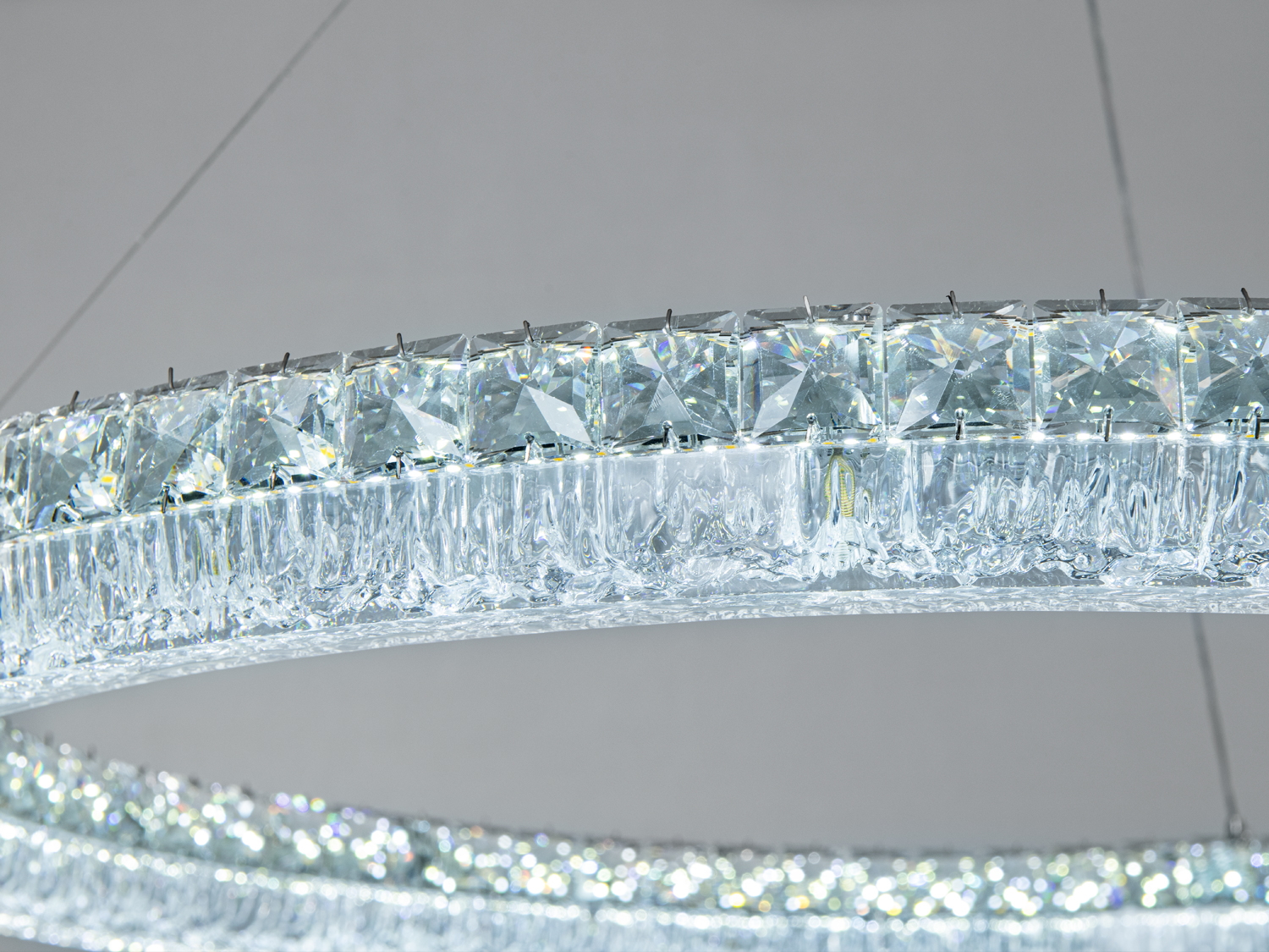 Підвісна LED люстра кільце хром 130W