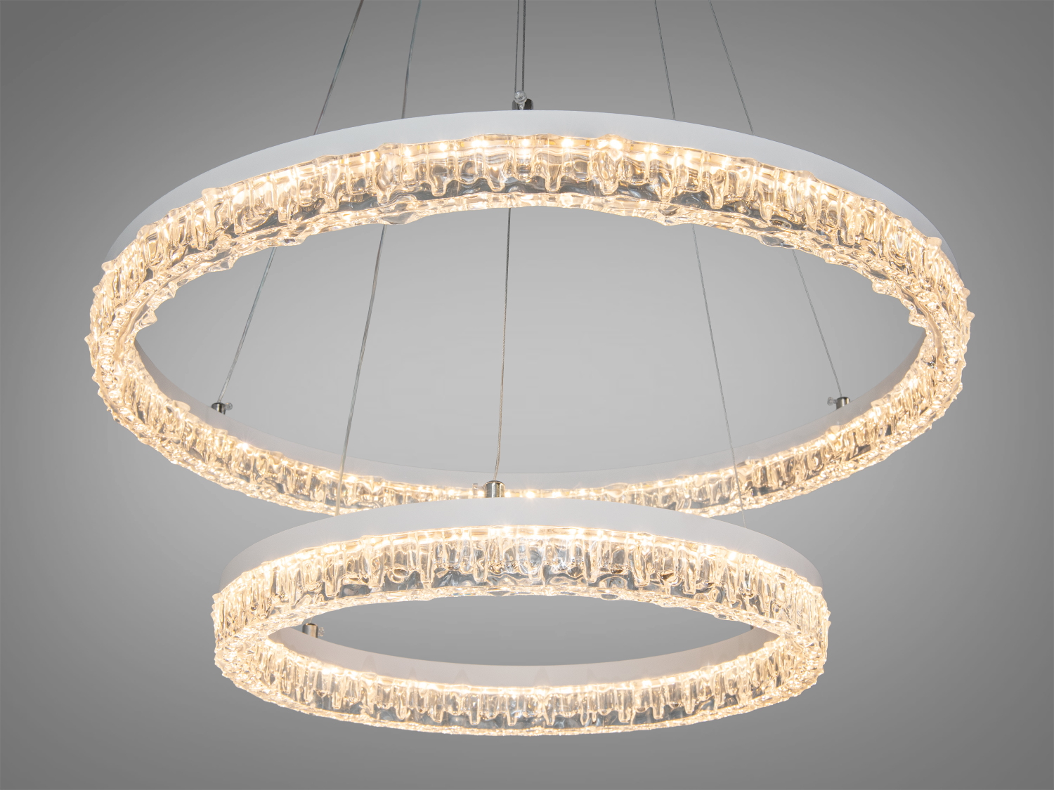 Біла світлодіодна підвісна люстра з 2 кільцями, 85 Вт. Для кімнат до 15 м², без пульта, з прозорими кристалами і рівномірним світлом.