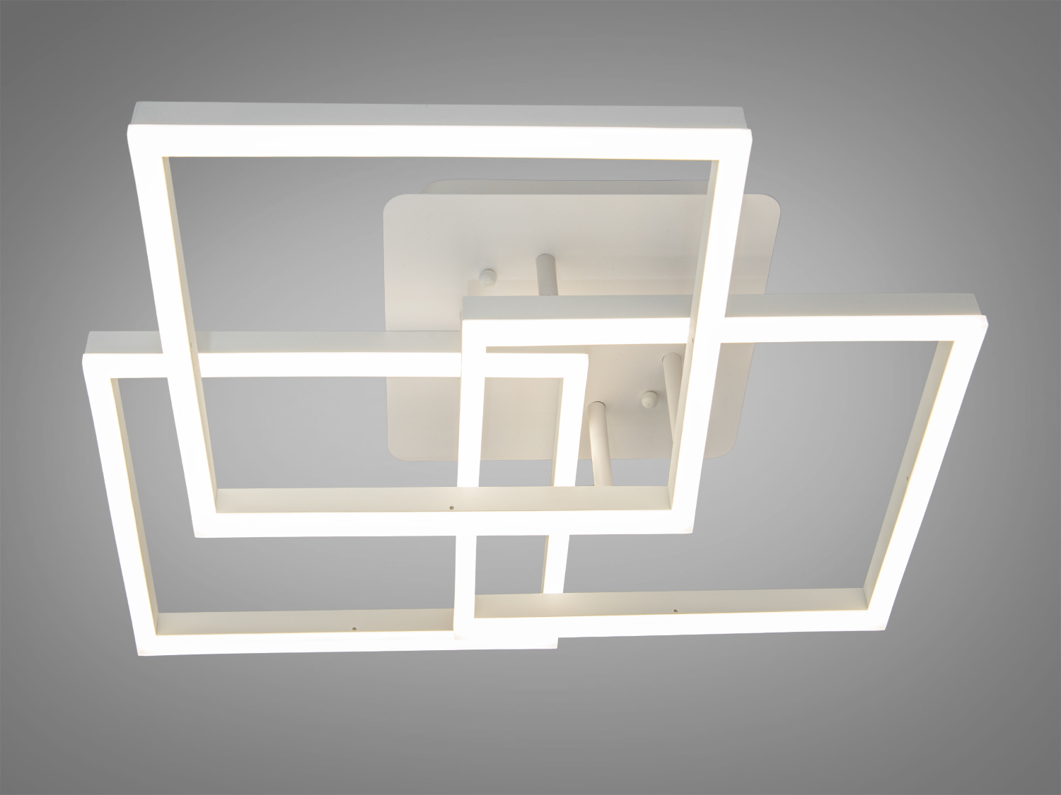 Світильник з теплим білим освітленням, що створює затишну атмосферу. Ідеальний для вітальні.