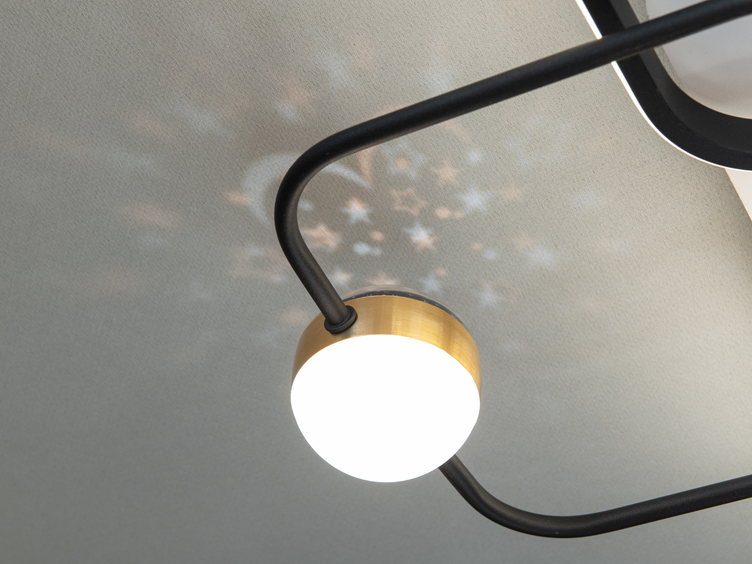 Стельова LED люстра в коридор із пультом, 55W, білий+чорний