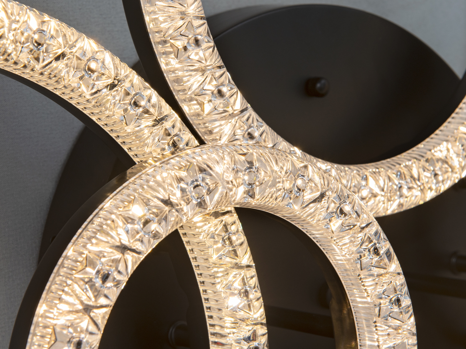 Стельова світлодіодна люстра Diasha чорна 135W