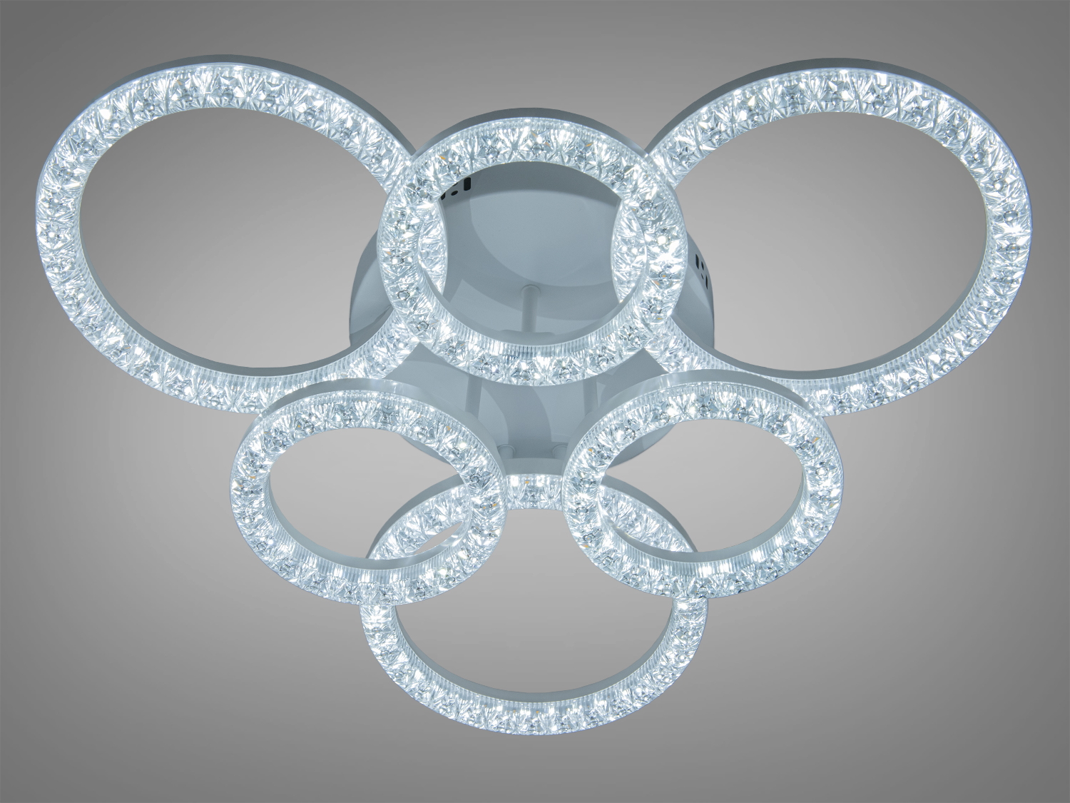 Стельовий світильник з шістьма прозорими кільцями, що створюють холодне біле світло, ідеально для офісного простору.