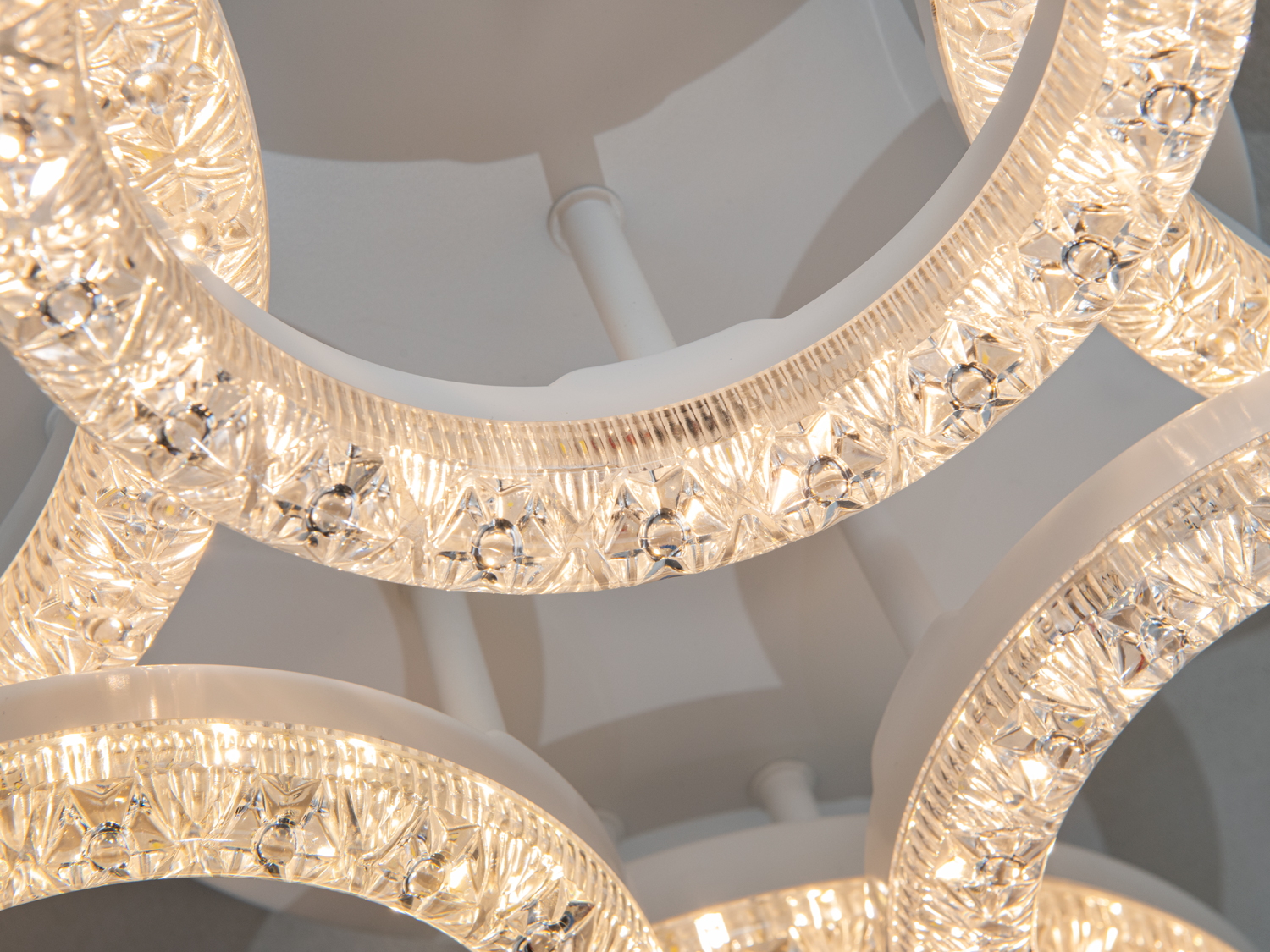 Стельова LED люстра кільця Diasha біла 113Вт