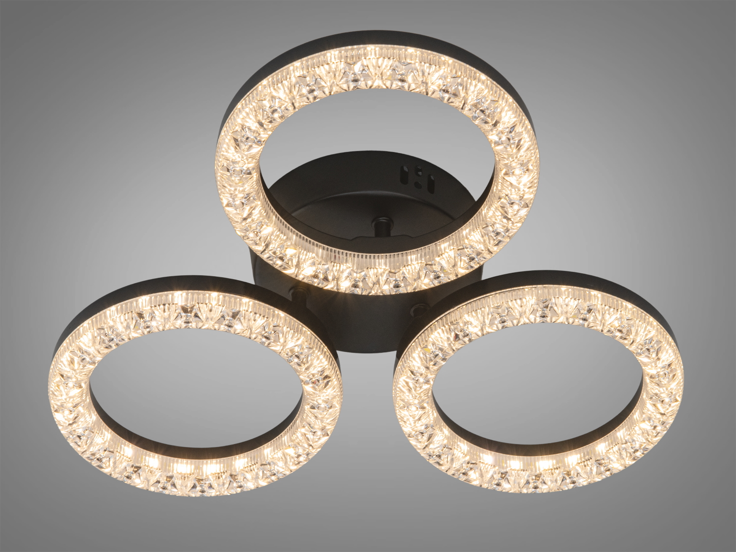 Стельова LED-люстра MX4770-3S 45W з трьома кільцями та акриловими розсіювачами у чорному кольорі. Мʼяке рівномірне світло, сучасний дизайн, зручний монтаж.