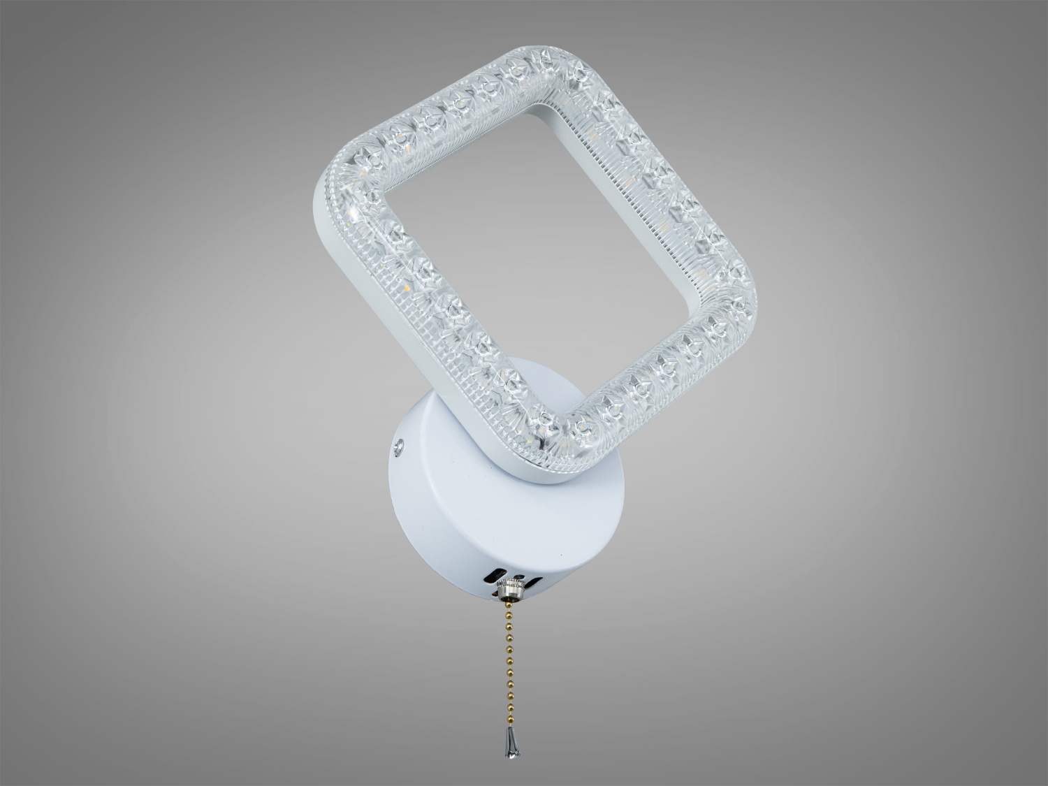 Квадратний світильник з прозорим обрамленням, настінний монтаж, призначений для освітлення інтер′єрів, оснащений ланцюжковим вимикачем.